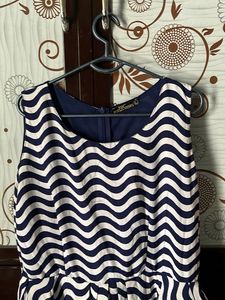 Stylish Navy &amp; White Wave Print Dress