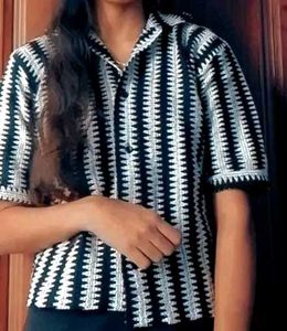 Stylish Black &amp; White Patterned Top