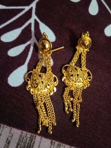 Elegant Golden Necklace and Earrings Set