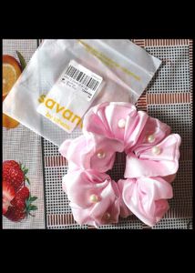 Savana pink pearl scrunchie XL + hair accessories