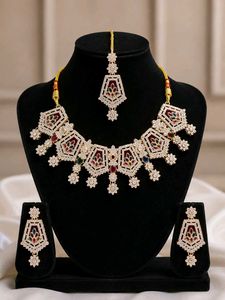 Stunning Ethnic Kundan Necklace Set