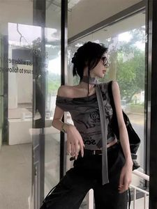 NEWME Y2K Graphic Print Crop Top