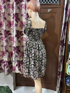 Chic Floral Square Neck Smocked Dress