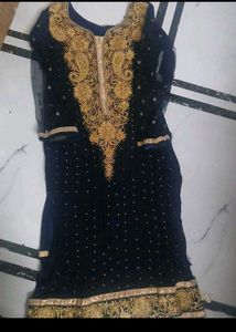 Elegant Navy Blue Kurta Set with Gold Embellishmen