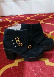 Chic Black Platform Boots