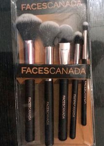 Faces Canada Box Brushes Set