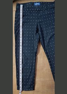 Branded Cropped Pant..