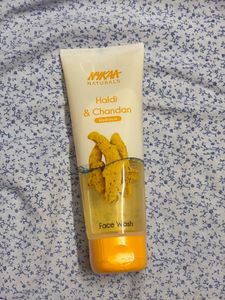 Nykaa Naturals Haldi & Chandan Face Wash