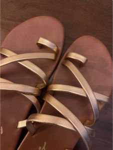 Stylish Gold Toe Ring Sandals