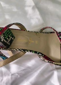 I. MULTI CUTE HEELS