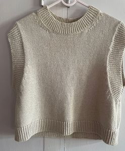 Sale✨H&M Beige Boxy Sweater Vest🤍🌸