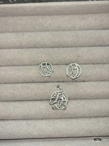 Glow crystal stud with doller