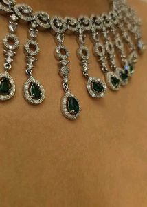 Exquisite Emerald and Diamond Necklace Set