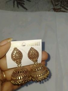 Maroon Jhumka