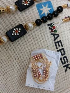 4 Neckchains and one pair earings