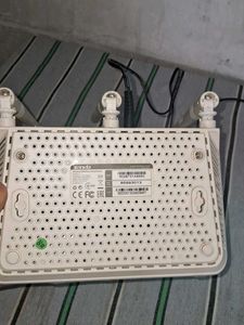 Tenda WiFi Router pick up 1