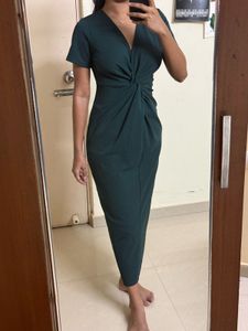 Elegant Emerald Green Twist Front Midi Dress