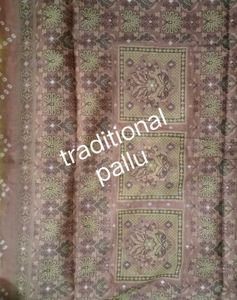 Elegant Off-White Saree with Bandhani Print