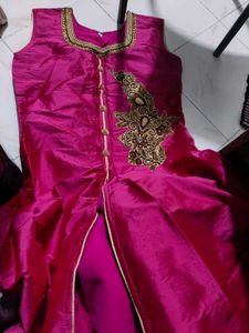 It's Gown With Golden Lehnga