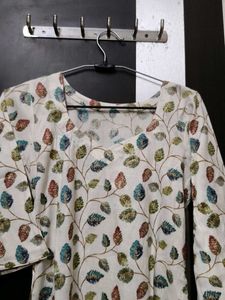 Elegant White Kurta with Leaf Print