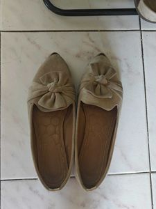Elegant Beige Bow Ballerinas