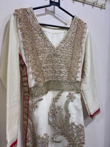 Elegant White Kurta Set with Intricate Embellishme