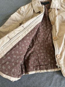 Chic Women's Beige Jacket