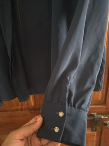Vanheusen Elegant Navy Blue Top