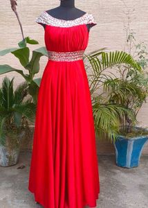 Stunning Red Embellished Gown❤️🎀
