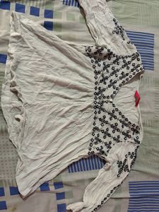 Embellished White Cotton Kurta
