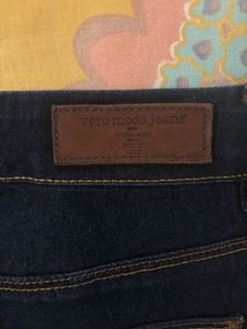 Vero Moda Stylish Dark Blue Denim Capris for Women