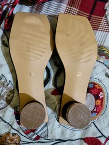 Kiravi Sandal
