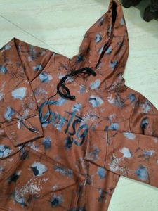 SWEATSHIRT WITH ATTACH EARPHONES
