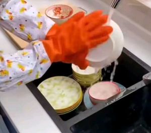 Extra long washing gloves