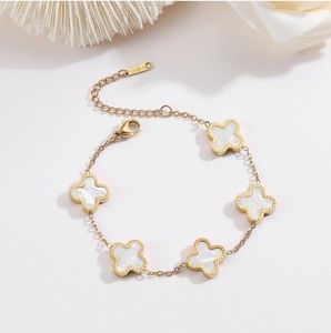 White clove Anti tarnish Bracelet🪞