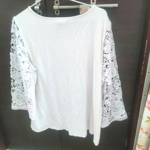 T-SHIRT for girls/women with beautiful sleeves