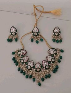 Emerald Green Kundan Necklace Set