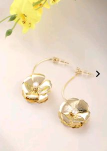 Crystal Flower Shaped Design Earing
