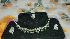 Sparkling Leaf Design Necklace Set
