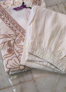 Elegant White Kurta Set with Embroidery