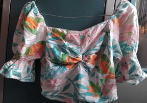 Floral Twist Front Puff Sleeve Top