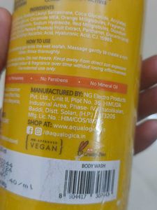 Aqualogica Glow Squishy Shower Gel