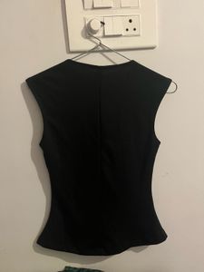 Chic Black V-Neck Sleeveless Top