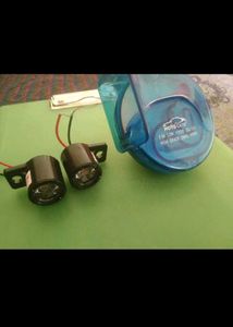 2x LED Lights &amp; Horn Set