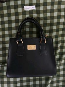 Chic structure Black Handbag