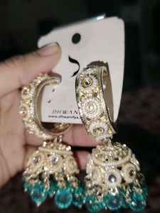 Elegant Gold &amp; Emerald Jhumka Earrings