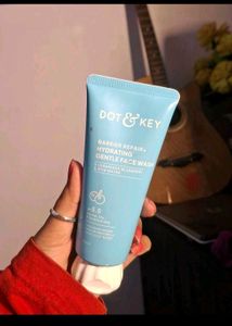 Dot &amp; Key Vitamin C+E Gel Face Wash