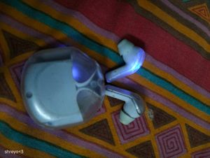 colour changing earbuds