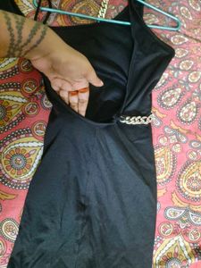Chic Black One-Shoulder Dress with Chain Belt