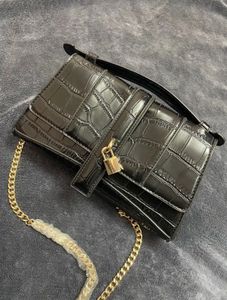 Croc Embossed Sling🐊